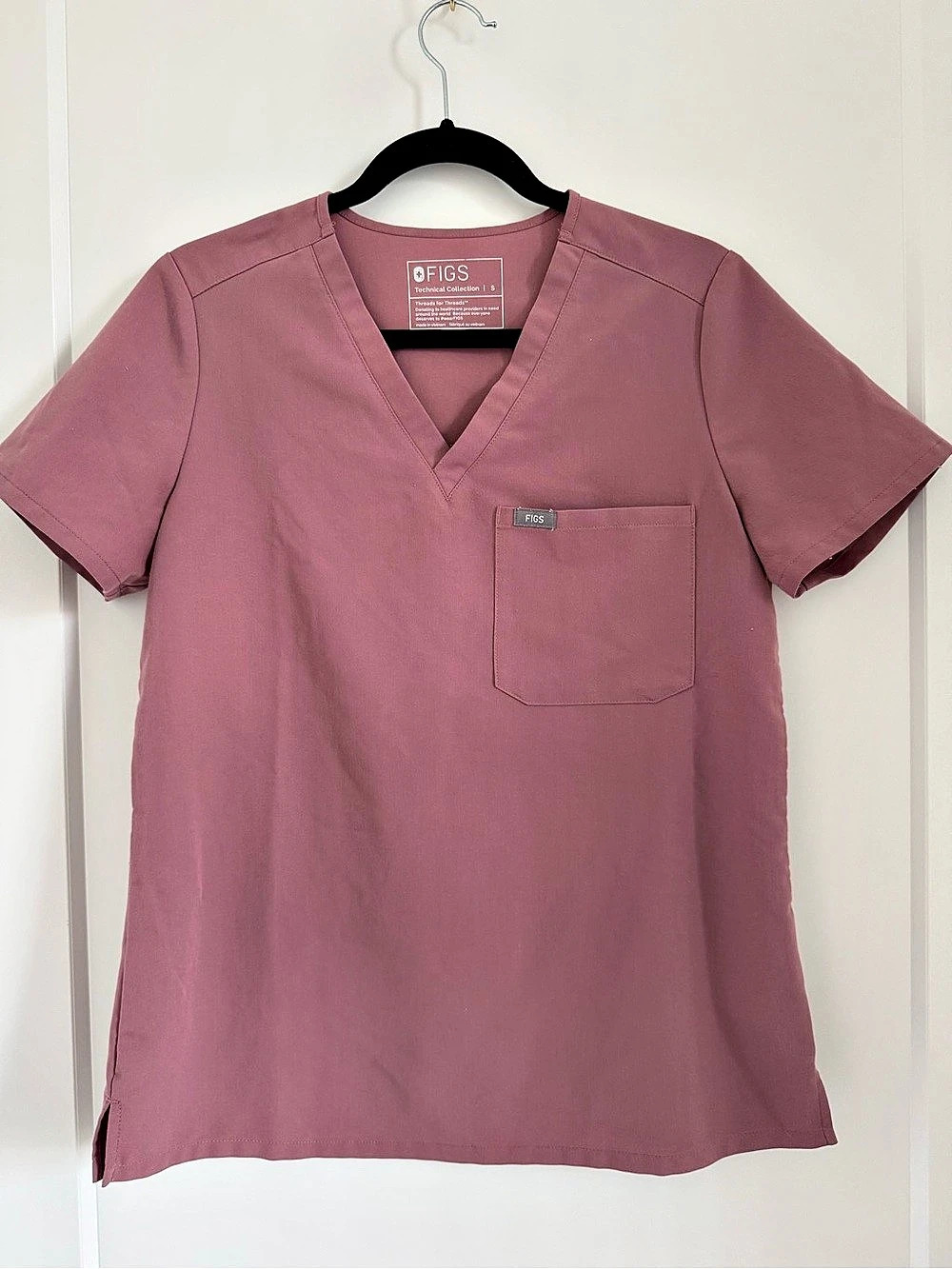 FIGS Catarina One-Pocket Scrub Top in Mineral Mauve (Size S)